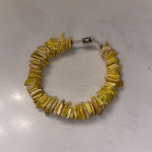 NWOT Yellow Chipped Seashell Necklace